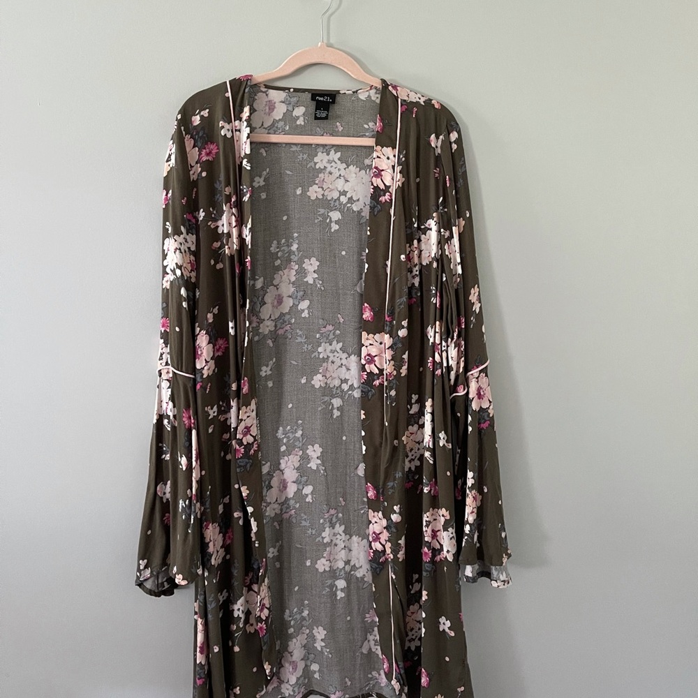 Large Rue 21 floral kimono